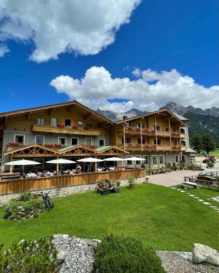 Landhotel Strasserwirt Sankt Ulrich am Pillersee Exterior foto