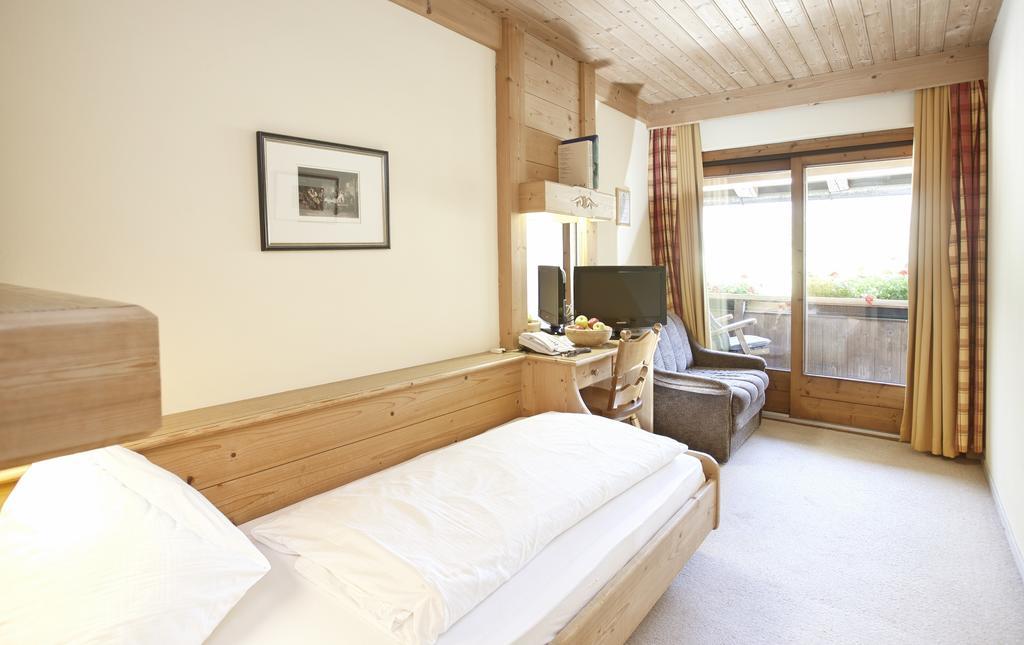 Landhotel Strasserwirt Sankt Ulrich am Pillersee Zimmer foto